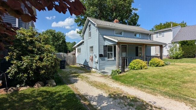 Building Photo - Newly renovated 2-bedroom, 1-bathroom home...