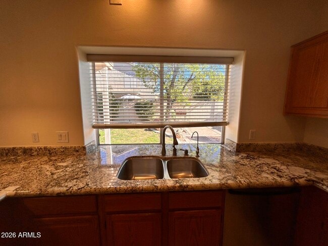 Building Photo - 5922 W Gary Dr