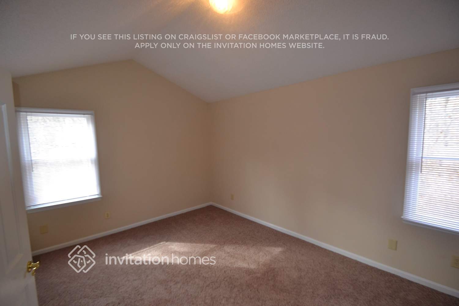 Building Photo - 2329 Century Oaks Ln