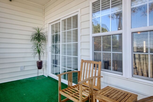 Building Photo - 3-Bedroom, 2Bath Condo end unit