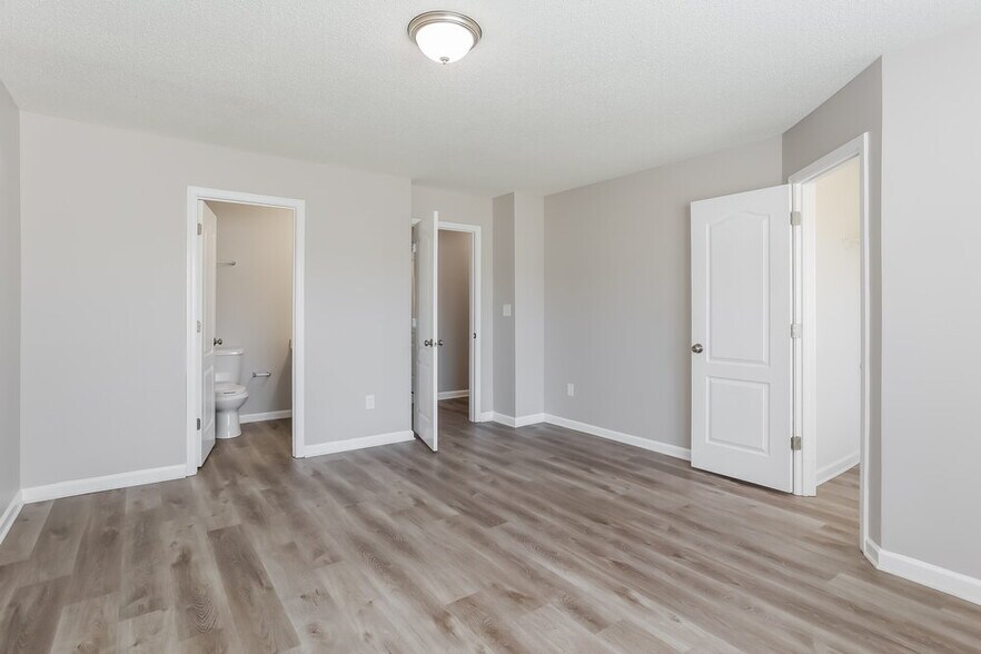 Building Photo - 701 Outlook Way