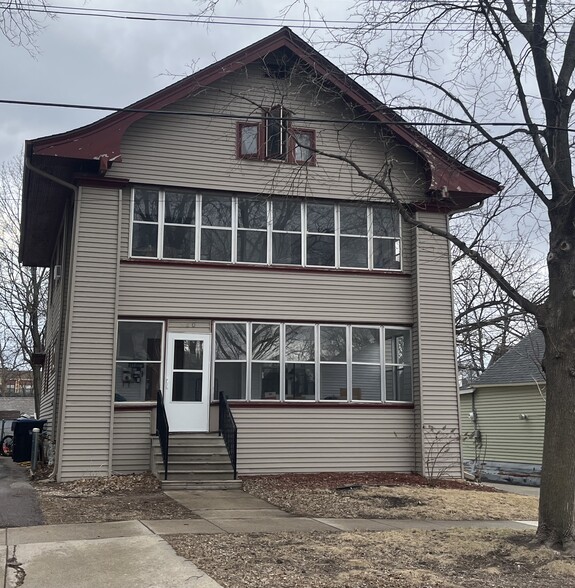 Building Photo - 220 Center St