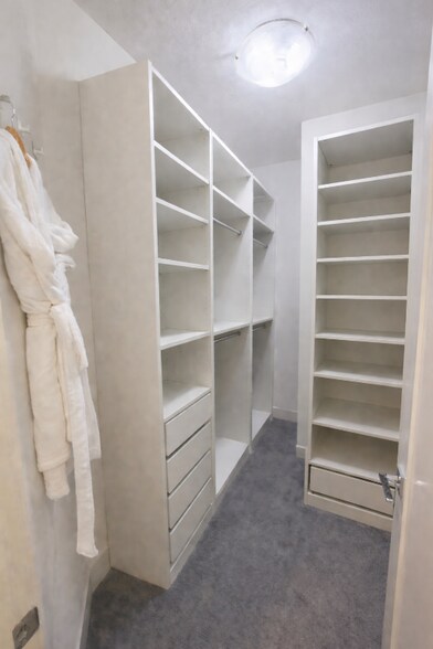 Building Photo - 2506 Chateau Dr