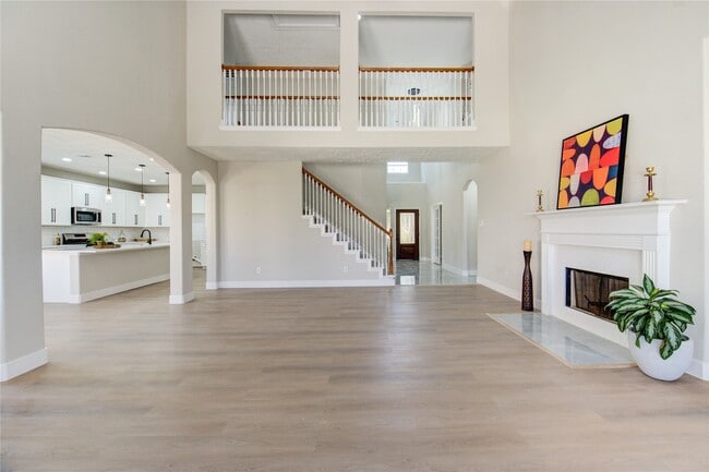 Building Photo - 5512 Canyon Bluff Ln