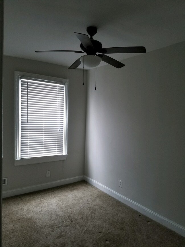 Building Photo - Beautifully Updated Church Hill Row House ...