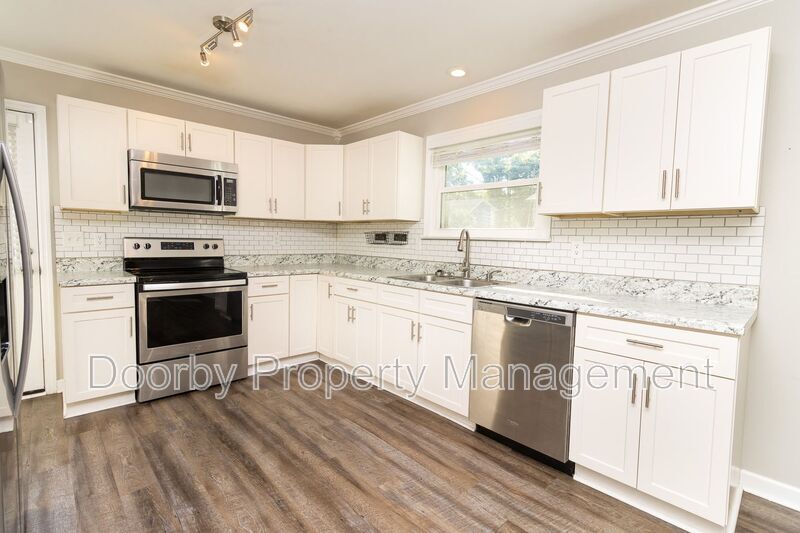 Building Photo - 1345 Cenora Ln