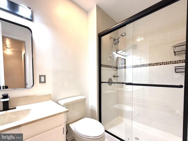 Building Photo - 532 Riviera Dr