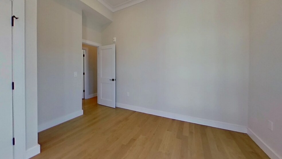 Building Photo - 38 Gardner St