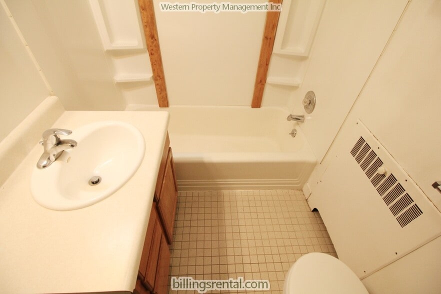 Bathroom - 1032 N 26th St