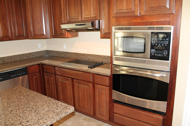 Building Photo - 9059 W Red Fox Rd
