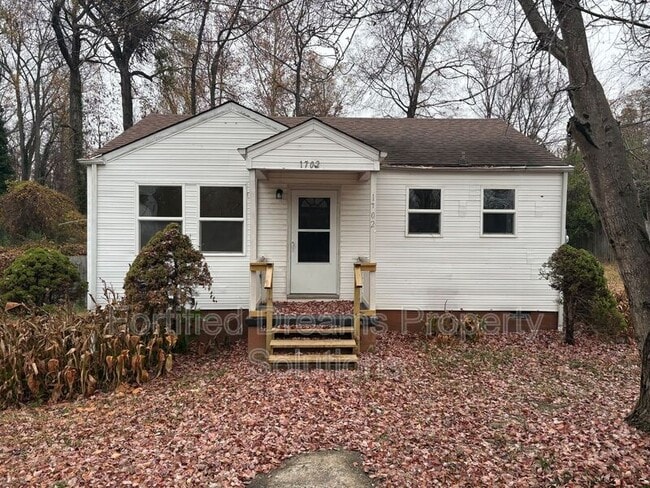 Building Photo - 1702 J Ave