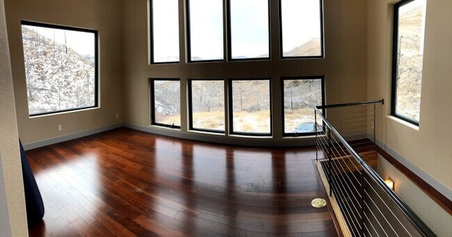 Building Photo - One of a Kind 2 Bed, 2 Bath Home with Gorgeous Mountain Views!