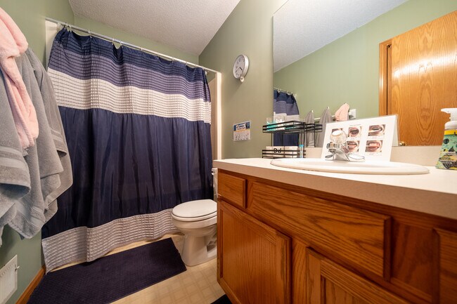 Building Photo - 17473 Hayes Ave