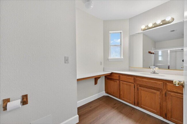 Building Photo - Nicely Remodeled North Fresno 3/2