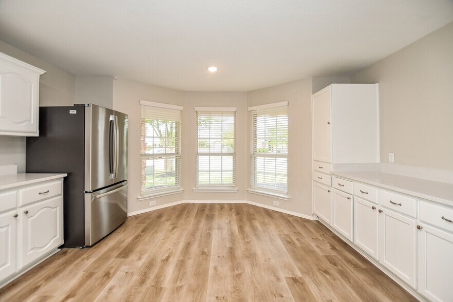 Building Photo - 709 Silverleaf Ct