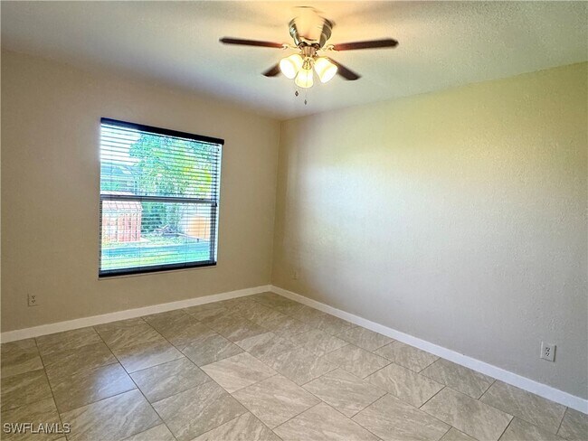 Building Photo - 9155 Aster Rd
