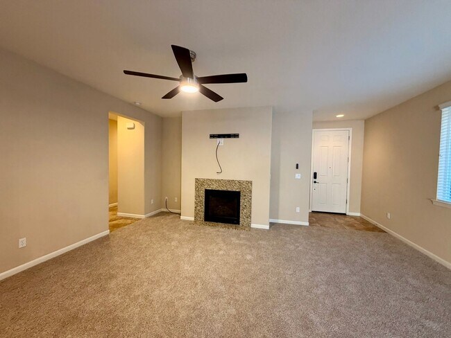 Building Photo - 10787 Grayslake Dr