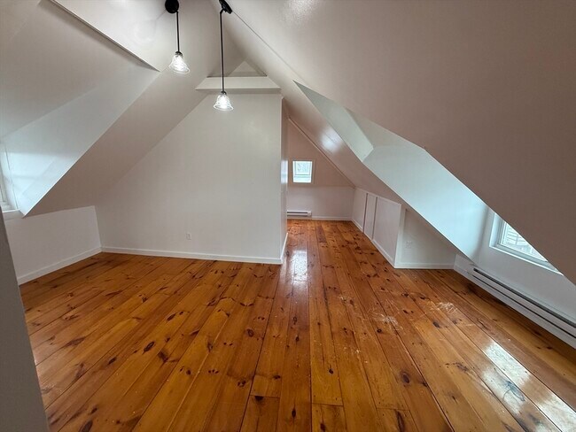 Building Photo - 7 N Green St