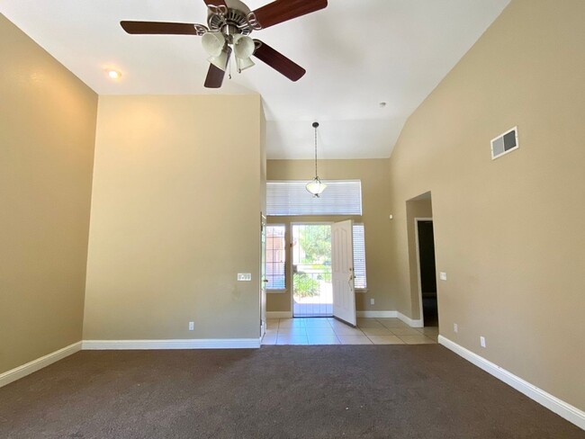Building Photo - $2,295.00-  3 Bedroom Bullard & Fowler, Cl...