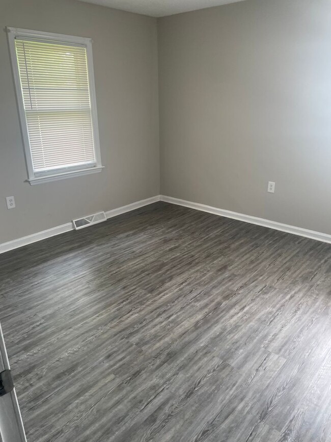 Building Photo - 624 Marlee Dr