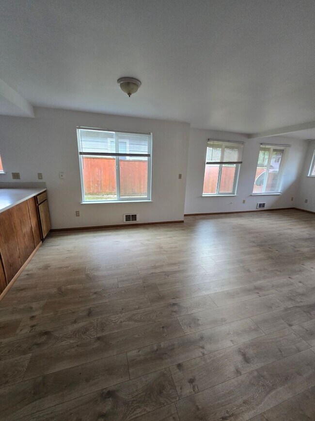 Building Photo - 1610 Lincoln St