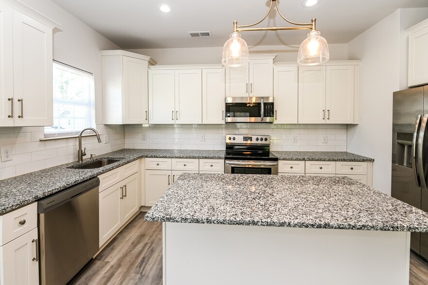 Building Photo - 7101 Plott Rd