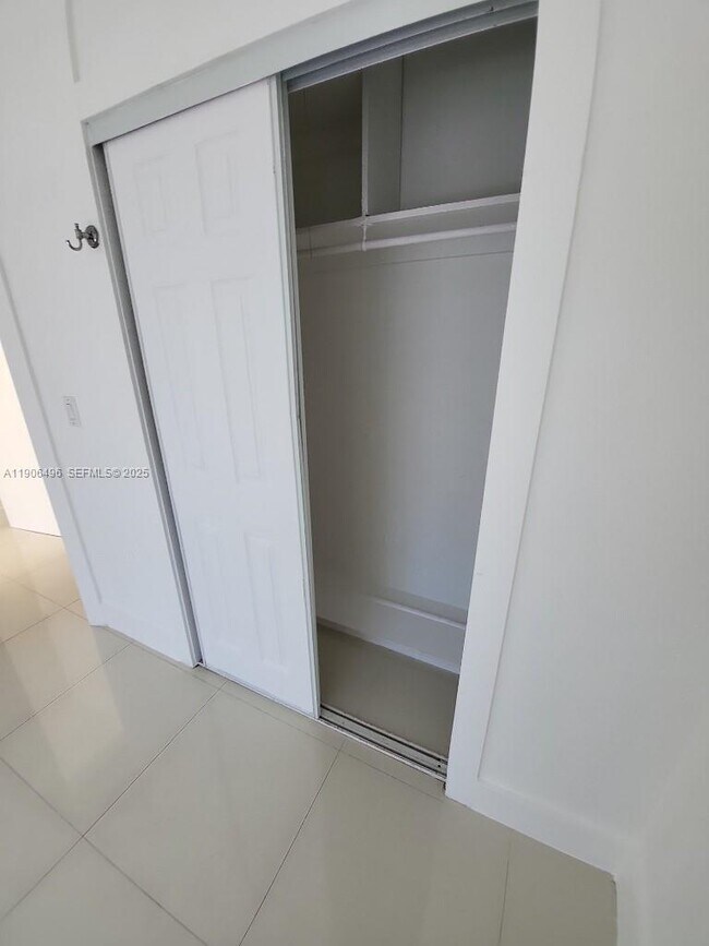 Building Photo - 7707 Hawthorne Ave