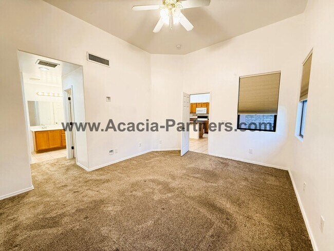 Building Photo - Three bedroom home in Barrio Central