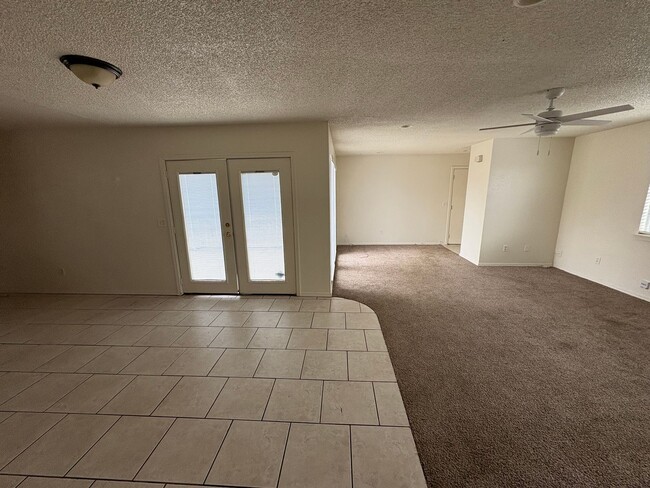 Building Photo - SE Tulare Home Near Shopping Center Rent Ready!