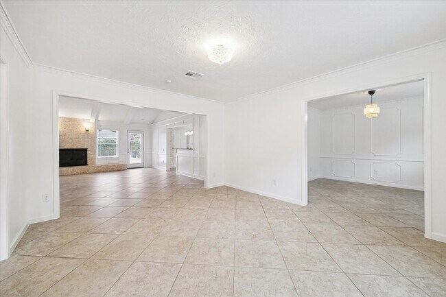 Building Photo - 10211 Olympia Dr