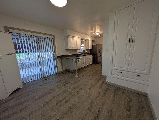 Building Photo - Fantastic 3 Bedroom Clarkston House with Fenced Backyard