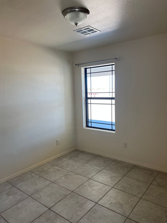 Building Photo - San Luis AZ, Three Bedroom 2 Bath Corner L...