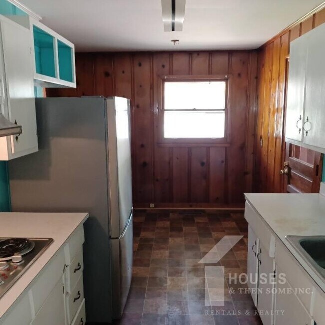 Building Photo - 136 Forest Hills Dr