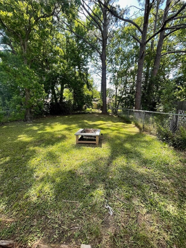 Building Photo - 702 Terrance Ct