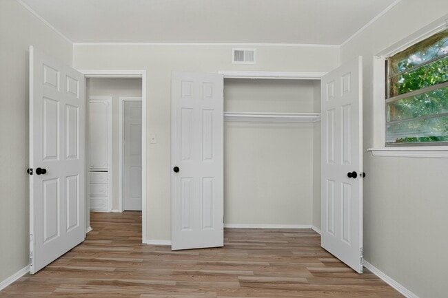 Building Photo - 1004 Lotus Ave