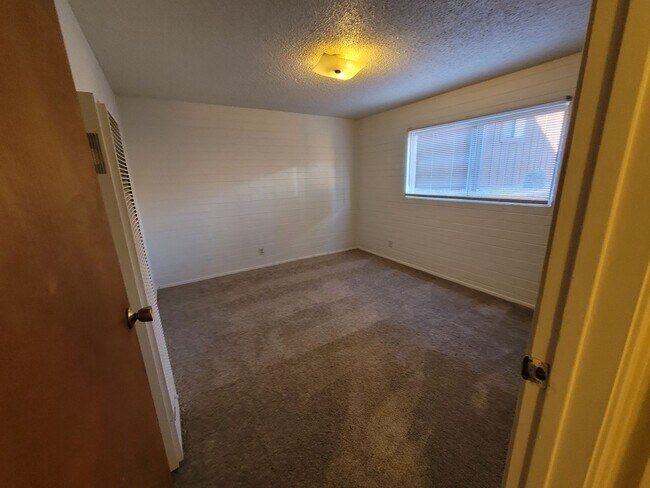 Building Photo - 381 Cedar St