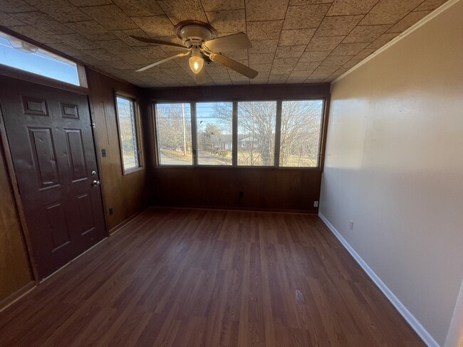 Building Photo - 270 Crescent Ln