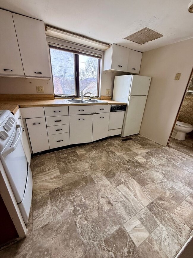 Building Photo - 45 South Ave