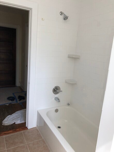 Building Photo - 4135 Roland Ave