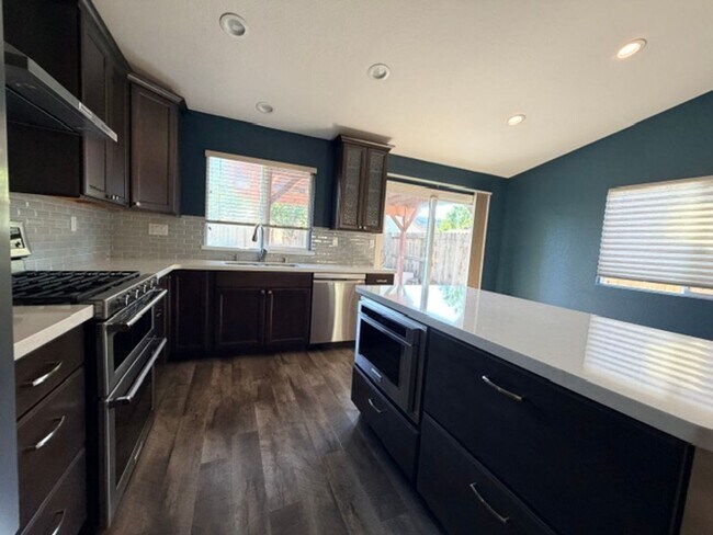 Building Photo - Beautifully Remodeled 4 Bedroom, 2 Bath Home in Desirable Elk Grove Neighborhood