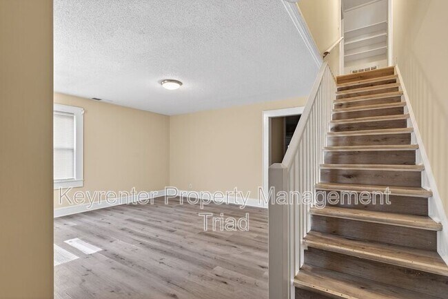 Building Photo - 506 Rocky Knoll Rd