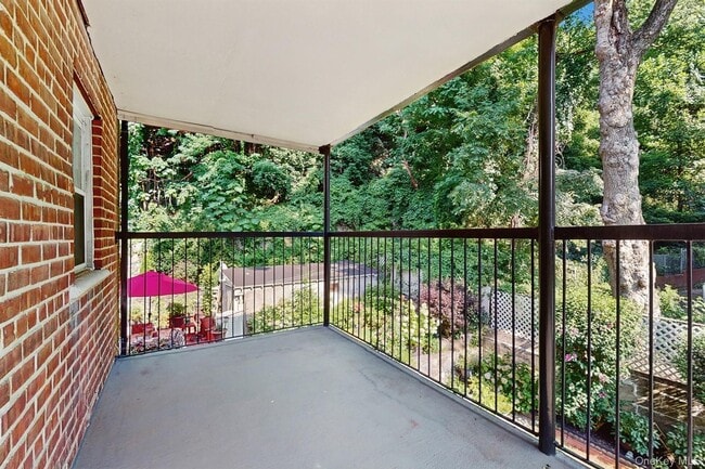 Building Photo - 273 W 254th St