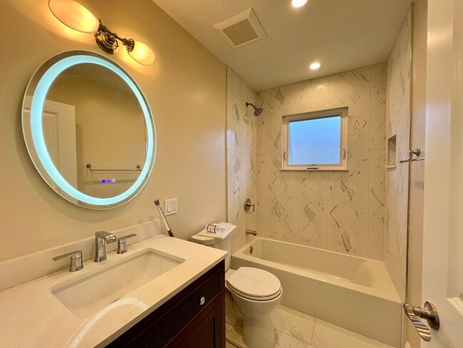 Building Photo - 3335 W Pratt Ave