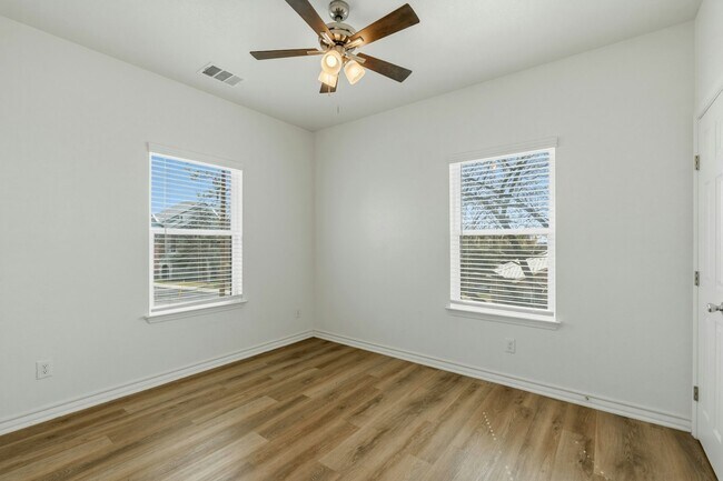 Building Photo - 707 Runnels Ave