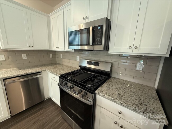 Building Photo - 3204 Lilac Grove Dr