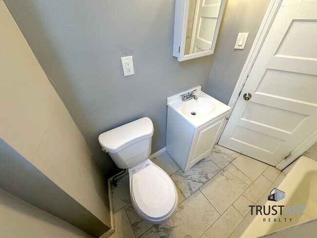 Building Photo - 1 bed 2nd floor apartment in Harrowgate ar...