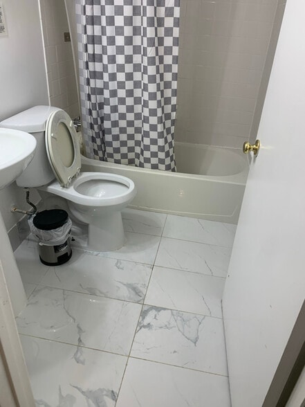 Building Photo - 114 S Lee St