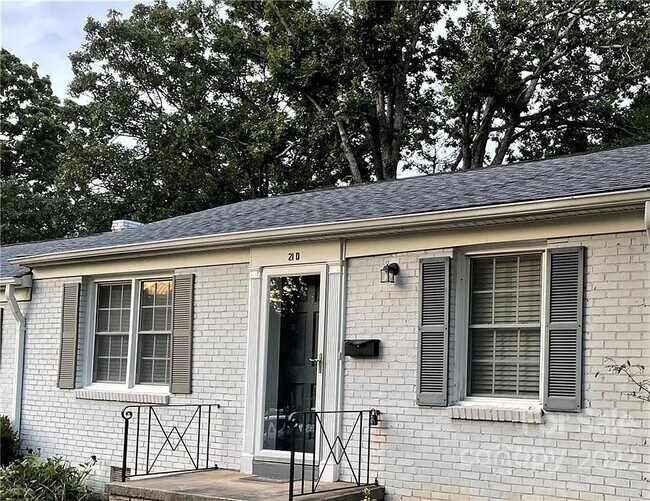 Primary Photo - 1700 Roslyn Dr