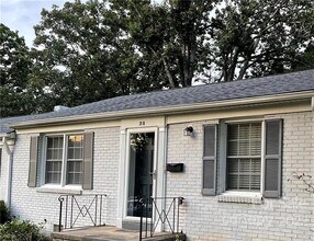 Building Photo - 1700 Roslyn Dr