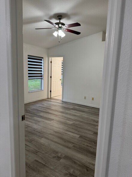 Building Photo - 833 Greenleaf Cir